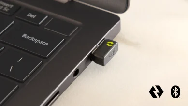 Dizüstü bilgisayara bağlı Logi Bolt USB Alıcı